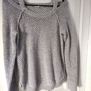 🌹Maurices Gray cold shoulder sweater🌹